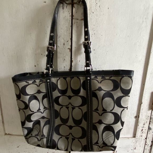 Coach purse - Picture 2 of 3